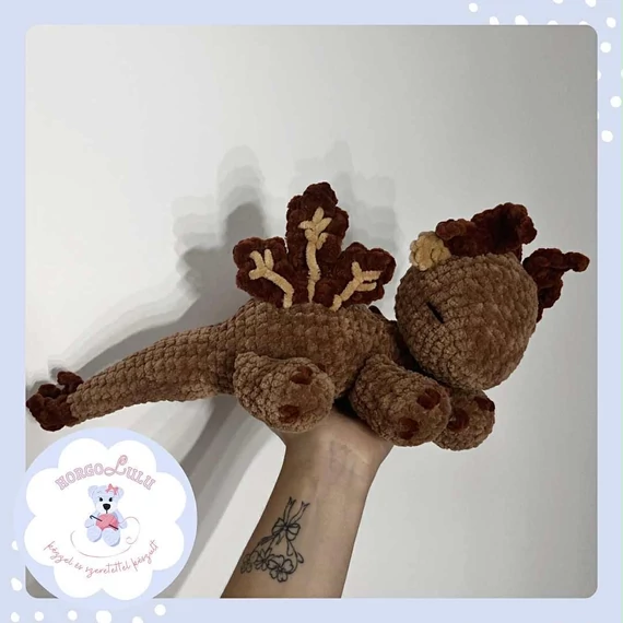 ŐSZI ALVÓ SÁRKÁNY horgolt plüss